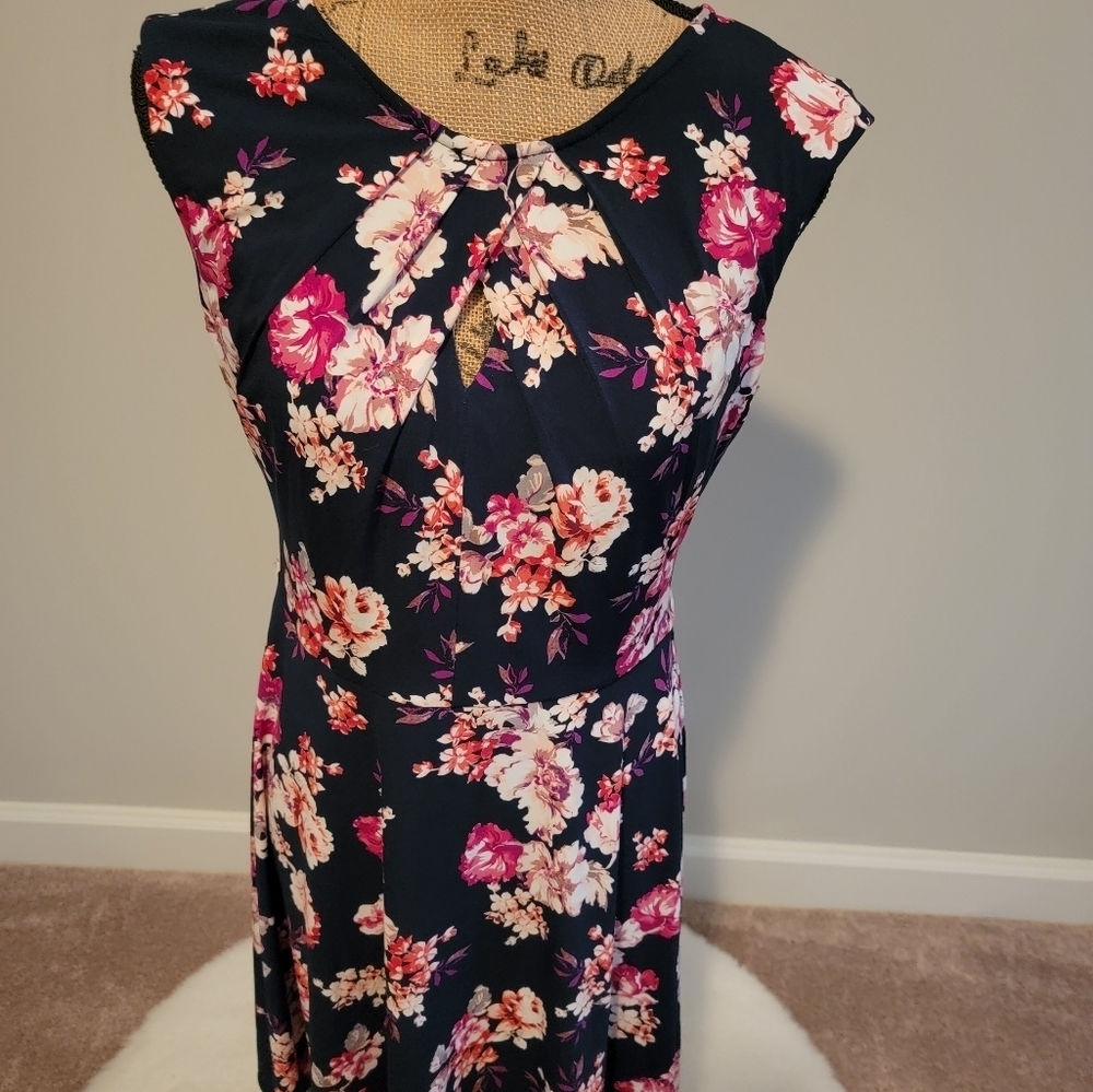 NWOT Maggy London floral sleeveless dress